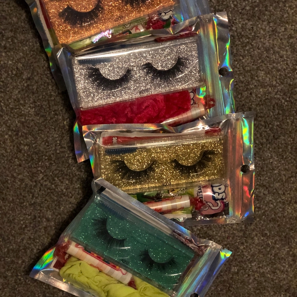 Eyelashes - Picture 5 of 6